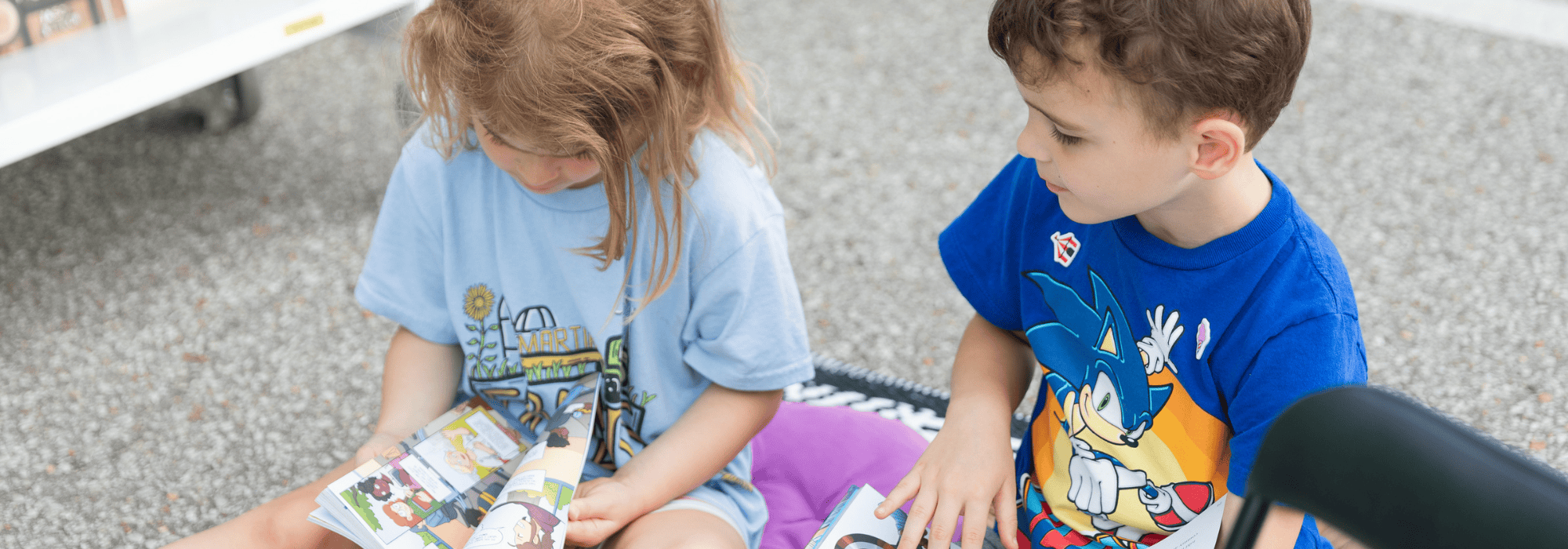 Two children are reading.